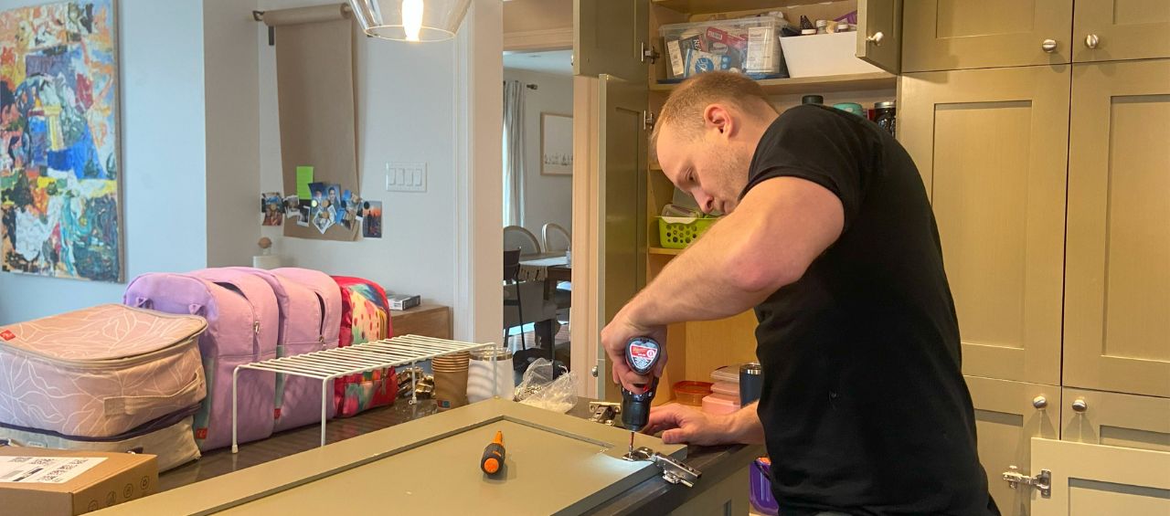 Professional kitchen cabinet repair and hinge installation by Bespoke Handyman, serving homeowners in Oakville, Burlington, and Mississauga.
